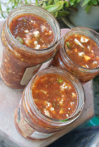 شامل گل کلم،کرفس،هویج وسرکه و پوره گوجه و سبزی خشکمحلی