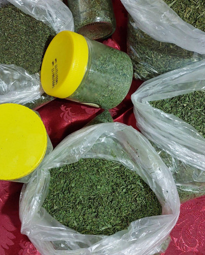 سبزی خشک کوکو :زلنگ،اوجی، تره،جعفری،گیشنیز،شنبیلیه،